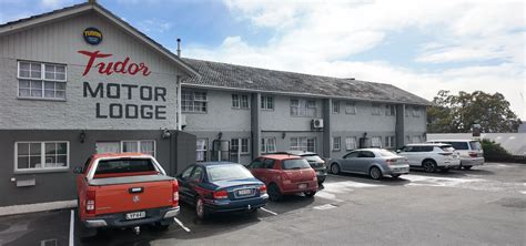 tudor motor lodge.